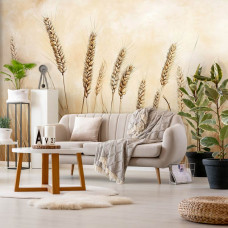 Fotobehang met een schilderachtig graanveld aan de muur van een sfeervolle woonkamer.