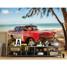 Fotobehang van een retro-auto in Cuba aan de zee, levendig en kleurrijk, passend bij een kantoorruimte.