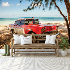 Fotobehang van een Cubaanse auto bij het strand, met zicht op de oceaan, geschikt voor de woonkamer.