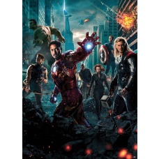 Marvel Avengers filmposter fotobehang met Iron Man, Thor, Captain America, Hulk, Black Widow, Hawkeye en Nick Fury tijdens een spectaculaire strijd in de stad.