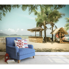 Fotobehang van een strandbar met palmbomen en de zee op de achtergrond, ideaal voor de huiskamer.