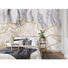 Een fotobehang met beige en grijs marmer met gouden accenten, geschikt voor een keuken en slaapkamer.