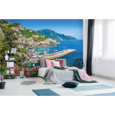 Een fotobehang van bergdorpen en berguitzicht voor de slaapkamer.