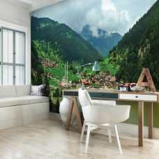Een fotobehang van een berguitzicht met natuur en bergen voor de woonkamer.