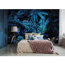 Een fotobehang van groene bladeren in een jungle voor de slaapkamer.