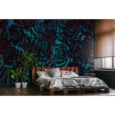Een schilderachtig fotobehang van blauwe bloemen en rozen te zien in de slaapkamer.