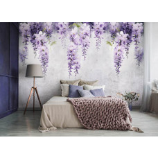 Een fotobehang van blauweregen op beton met bloemen en klimop in de woonkamer en slaapkamer.