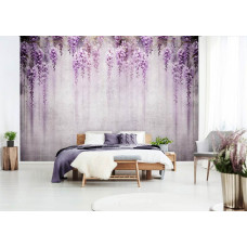 Een fotobehang van blauweregen op een betonnen muur met bloemen en klimop in de slaapkamer.