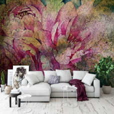Een fotobehang met roze bloemen in een schilderachtig ontwerp in de huiskamer.