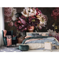 Fotobehang van een vrouw met bloemen verwerkt in het haar in een sfeervolle en romantische slaapkamer.