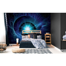 Een fotobehang met een blauw sterrenstelsel met een supernova, geschikt voor een slaapkamer.