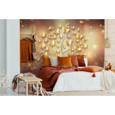 Een fotobehang van een boom met gouden vlinders die oplichten in een slaapkamer.