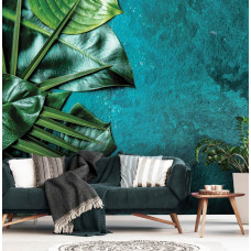 Een fotobehang met botanische bladeren en structuurglas te zien in de huiskamer.