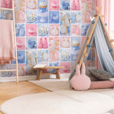 Fotobehang van kleurrijke roze en blauwe cupcakes, geschikt voor babykamers en kinderkamers.