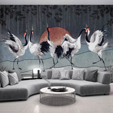 Een fotobehang van dansende kraanvogels in vliesbehangstijl voor een woonkamer.