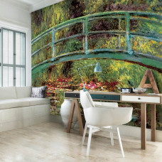 Een fotobehang van 'De Japanse Brug' van Claude Monet met waterlelies in een serene setting, geschikt voor een kantoor.