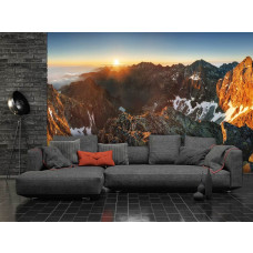 Een fotobehang van de Rysy-bergen in een berglandschap, perfect voor de woonkamer.