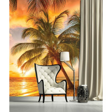 Fotobehang met zonsondergang in tropische stijl, palmbomen en zee, geschikt voor een vakantie-woonkamer.