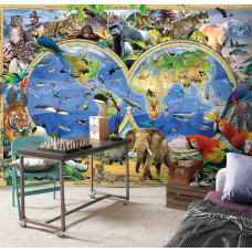 Een fotobehang met een dierenwereldkaart, geschikt voor een sfeervolle slaapkamer.