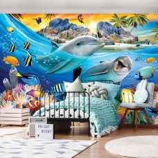 Een fotobehang van dolfijnen in een aquarium met een tropische sfeer, perfect voor een speelkamer.