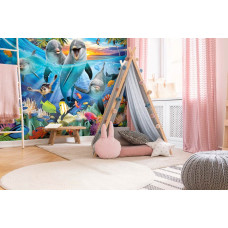 Een fotobehang met een vrolijk zeeaquarium met dolfijnen, geschikt voor een meisjeskamer.