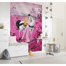 Een fotobehang van Disney’s Doornroosje in de babykamer.