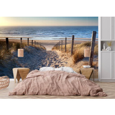 Fotobehang met een duinpad naar zee in een slaapkamer voor een rustige en ontspannen sfeer.