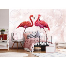 Een fotobehang met kleurrijke flamingo's en een liefdevolle uitstraling, passend voor een kinderkamer.