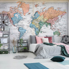 Een fotobehang van een wereldkaart in vintage Franse stijl, met gedempte kleuren, te zien in een rustige slaapkamer voor een vintage sfeer.