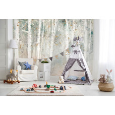 Een fotobehang van geschilderd bos met bomen in kunststijl in de babykamer in de kinderkamer.