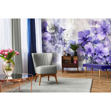 Een fotobehang van geschilderde paarse bloemen in de woonkamer.