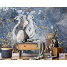 Een fotobehang van geschilderde sierlijke reigers en vogels in kunst met goud op vliesbehang in de woonkamer.
