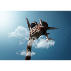 Fotobehang van een giraffe, luchtvervuiling, en een vliegtuig in de wolken, surrealistisch beeld.