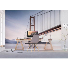 Een fotobehang van de Golden Gate Bridge in het landschap met vliesbehang in een kantoor.