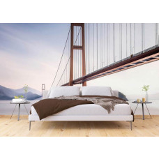 Een fotobehang van de Golden Gate Bridge in het landschap met vliesbehang in een slaapkamer.