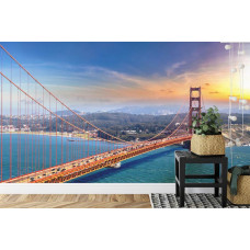 Een fotobehang met de Golden Gate Bridge in San Francisco, afgebeeld in een slaapkamer.