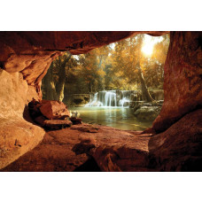 Grot met uitzicht op een waterval, fotobehang met een indrukwekkend natuurtafereel voor een rustgevende ruimte.