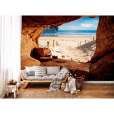 Een fotobehang met een grot die uitzicht biedt op het strandpad in de woonkamer.