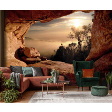 Een fotobehang met een uitzicht vanuit een grot op een mistig bos met 3D-effect, geschikt voor een stijlvolle woonkamer.