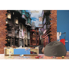 Een fotobehang met Harry Potter Wegisweg - Diagon Alley in de kinderkamer, waar de kleurrijke winkels en geheime doorgangen een fantasierijke en avontuurlijke sfeer creëren.