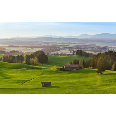 Hemels Beieren landschap met de natuur en bergen van de Alpen.