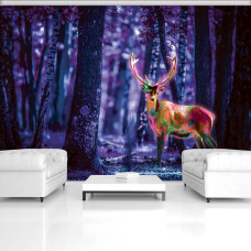 Een fotobehang met een hert in een fluorescerend paarse bosomgeving voor de woonkamer.