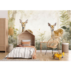 Een fotobehang van hertjes in het bos met bosdieren in een meisjeskamer, perfect voor een natuurlijk en rustgevend interieur.