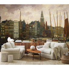 Een stijlvolle woonkamer met fotobehang met een historisch stadsbeeld van het Damrak in Amsterdam, met iconische huizen, de Oudekerkstoren en een sfeervolle weergave van de binnenhaven.