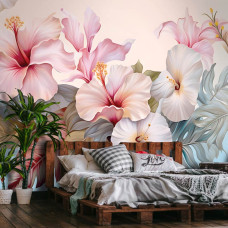Een fotobehang van een hibiscus kunst schilderij van bloemen en planten in een slaapkamer met subtiele kleurtinten.
