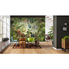 Een fotobehang met jungle bloemen en planten, weergegeven in een abstracte kunststijl voor een avontuurlijke uitstraling. Dit ontwerp brengt een tropische sfeer in de woonkamer.