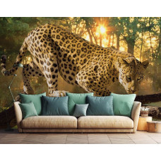Een fotobehang met een jaguar en panter in een bosomgeving in een uitnodigende huiskamer.