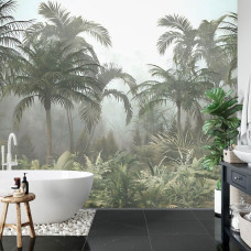 Een fotobehang met tropische vegetatie en palmbomen, weergegeven in een badkamer.