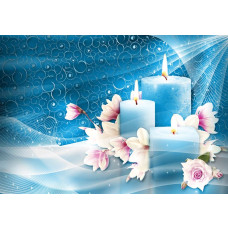 Blauwe kaarsen en bloemen in een yoga spa setting, gedetailleerd op fotobehang.