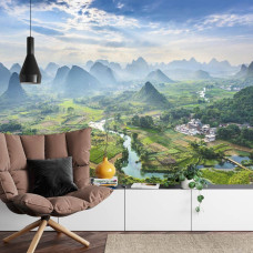Een fotobehang met een adembenemend Chinees berglandschap in een huiskamer.